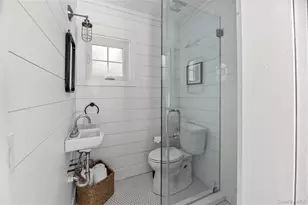 22 Crescent Ave, Seaview, NY 11770 - Photo 17