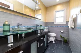 791 Cornwell Ave, Malverne, NY 11565 - Photo 17