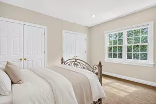 63 Charney Ct, Manhasset, NY 11030 - Photo 17