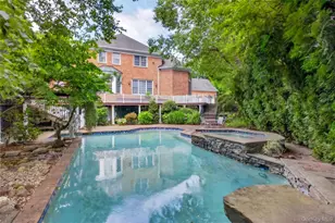 63 Charney Ct, Manhasset, NY 11030 - Photo 3