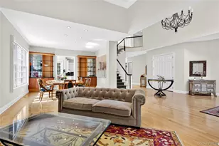 63 Charney Ct, Manhasset, NY 11030 - Photo 5