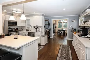 208 N Walnut St, Massapequa, NY 11758 - Photo 5