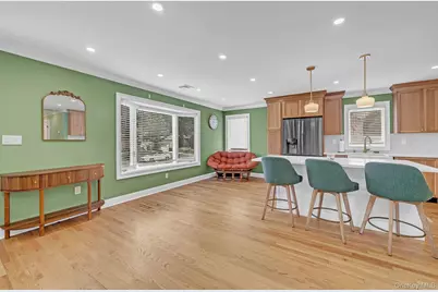 257 N Alleghany Avenue, Lindenhurst, NY 11757 - Photo 3