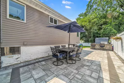 257 N Alleghany Avenue, Lindenhurst, NY 11757 - Photo 21