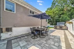 257 N Alleghany Ave, Lindenhurst, NY 11757 - Photo 21