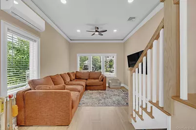 257 N Alleghany Avenue, Lindenhurst, NY 11757 - Photo 9