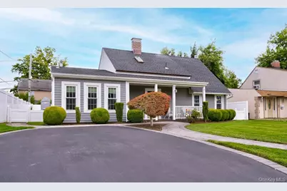 17 Trapper Lane, Levittown, NY 11756 - Photo 3