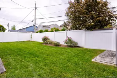 17 Trapper Lane, Levittown, NY 11756 - Photo 7