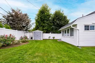 17 Trapper Ln, Levittown, NY 11756 - Photo 5