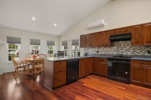 17 Trapper Ln, Levittown, NY 11756 - Photo 21