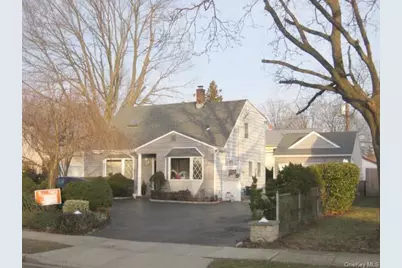 9 Academy Lane, Levittown, NY 11756 - Photo 5