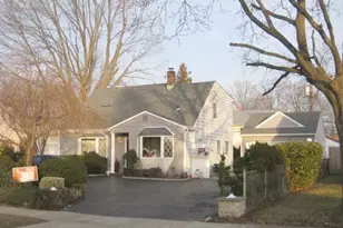 9 Academy Ln, Levittown, NY 11756 - Photo 5