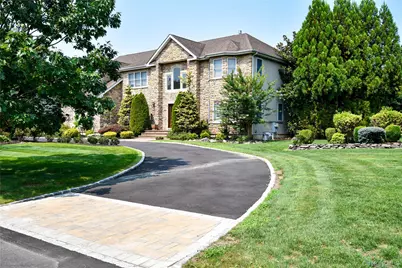 5 Home Court, Huntington, NY 11743 - Photo 3