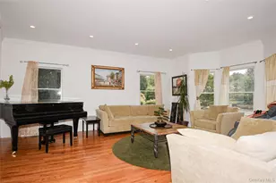 5 Home Ct, Huntington, NY 11743 - Photo 9