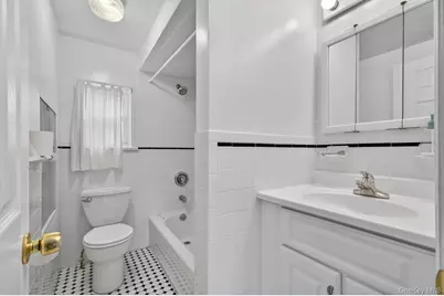 68A Graywood Road, Port Washington, NY 11050 - Photo 9
