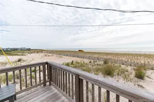 27 Sextant Walk, Robbins Rest, NY 11706 - Photo 17