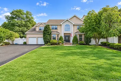 5 Sky View Court, Hauppauge, NY 11788 - Photo 5