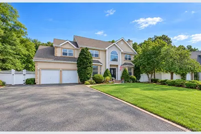 5 Sky View Court, Hauppauge, NY 11788 - Photo 7