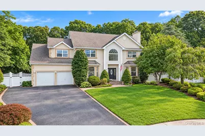 5 Sky View Court, Hauppauge, NY 11788 - Photo 3