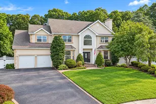 5 Sky View Ct, Hauppauge, NY 11788 - Photo 3