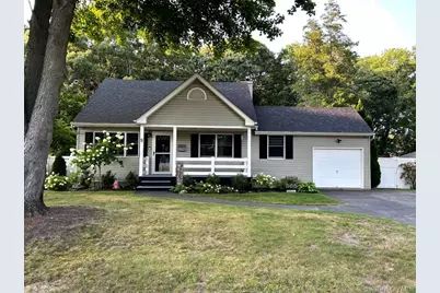 9 Runyon Street, Bay Shore, NY 11706 - Photo 1