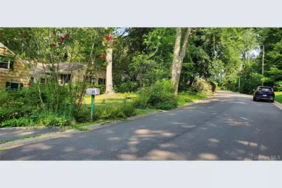 51 The Hemlocks Roslyn Estates, Roslyn, NY 11576 - Photo 1