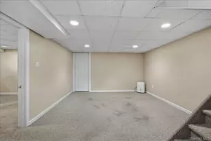 2 6th Ave, Farmingdale, NY 11735 - Photo 19
