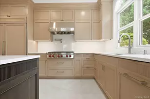4 Corin Ct, Syosset, NY 11791 - Photo 15