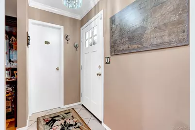 11 Clubhouse Court, Woodbury, NY 11797 - Photo 5