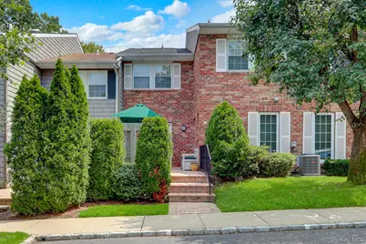 11 Clubhouse Court, Woodbury, NY 11797 - Photo 1