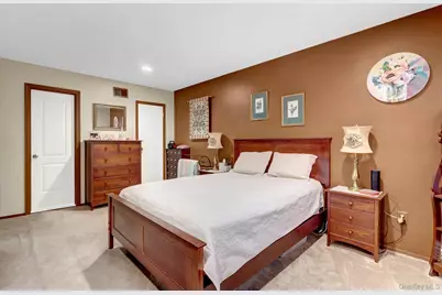 11 Clubhouse Court, Woodbury, NY 11797 - Photo 25