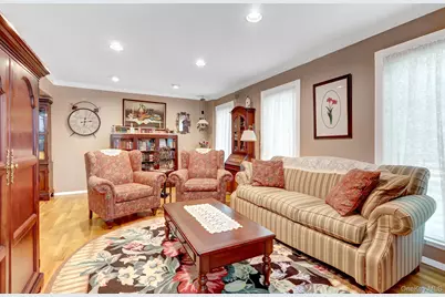 11 Clubhouse Court, Woodbury, NY 11797 - Photo 7