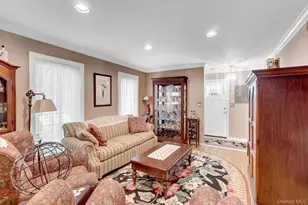11 Club House Ct, Woodbury, NY 11797 - Photo 9