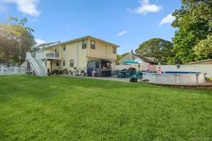 107 Avenue A, Holbrook, NY 11741 - Photo 29