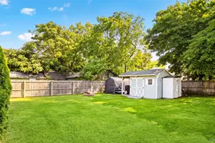 27 Wood Ave, Patchogue, NY 11772 - Photo 19