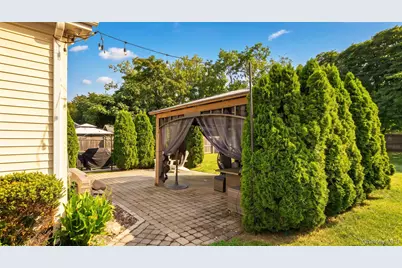 27 Wood Avenue, Patchogue, NY 11772 - Photo 21