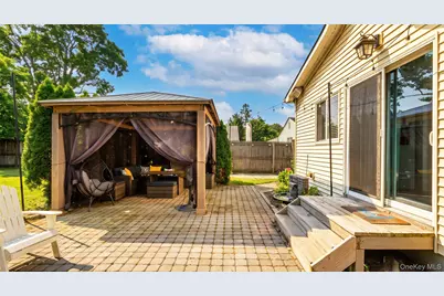27 Wood Avenue, Patchogue, NY 11772 - Photo 17