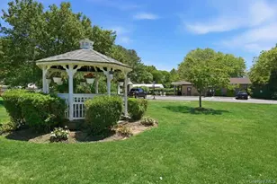 90 Knolls Dr, Stony Brook, NY 11790 - Photo 23