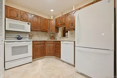 90 Knolls Drive, Stony Brook, NY 11790 - Photo 3