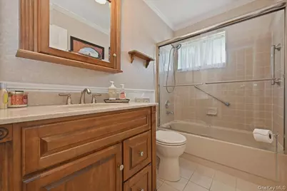 90 Knolls Drive, Stony Brook, NY 11790 - Photo 13