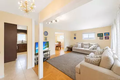 7 Primrose Avenue, Hicksville, NY 11801 - Photo 9