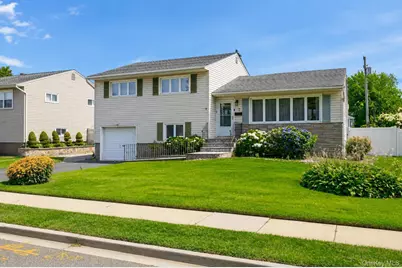 7 Primrose Avenue, Hicksville, NY 11801 - Photo 3