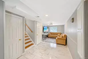 7 Primrose Ave, Hicksville, NY 11801 - Photo 29