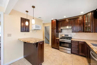 7 Primrose Avenue, Hicksville, NY 11801 - Photo 17