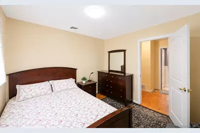 7 Primrose Avenue, Hicksville, NY 11801 - Photo 27