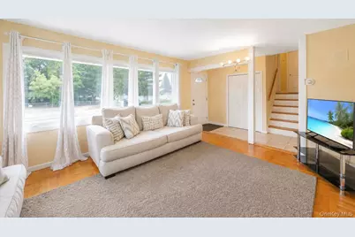 7 Primrose Avenue, Hicksville, NY 11801 - Photo 11