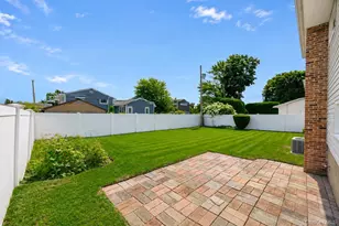 7 Primrose Ave, Hicksville, NY 11801 - Photo 5
