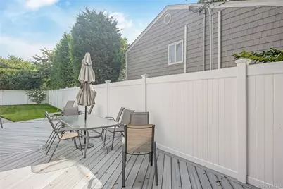 10 Larkin Street, Farmingdale, NY 11735 - Photo 25