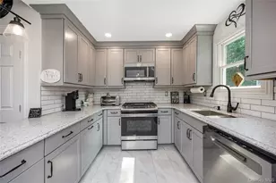 10 Larkin St, Farmingdale, NY 11735 - Photo 9