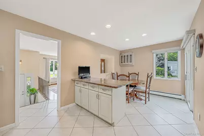 6 Keswick Drive, East Islip, NY 11730 - Photo 7